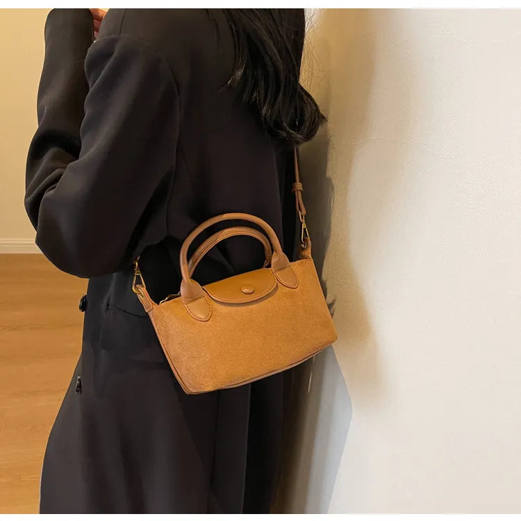 Gemma Sac à Main Femme – Sac Similicuir Compact avec Bandoulière Réglable & Détails Dorés