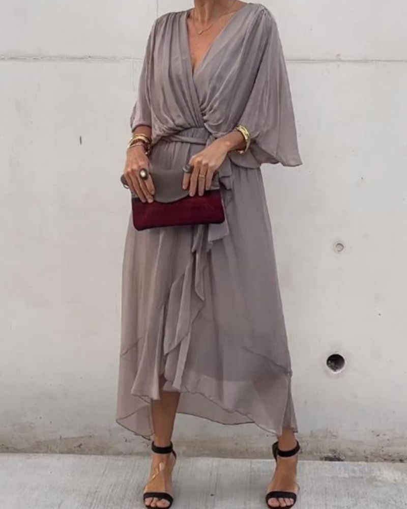 Abito da donna Cristi - Elegante abito avvolgente con maniche a pipistrello e orlo asimmetrico