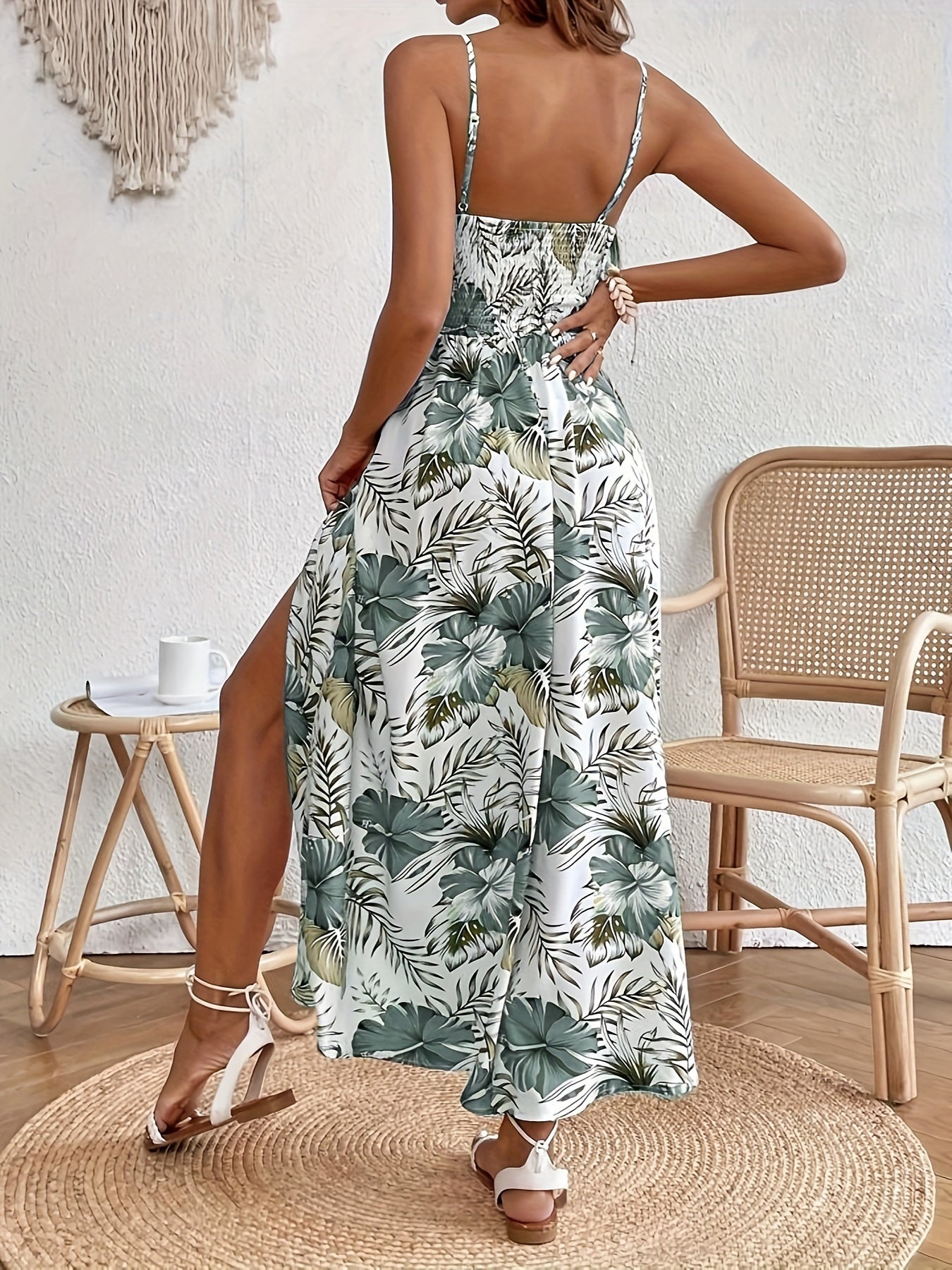 Abito estivo da donna Emily - Elegante abito floreale con spalline sottili e vestibilità fluida