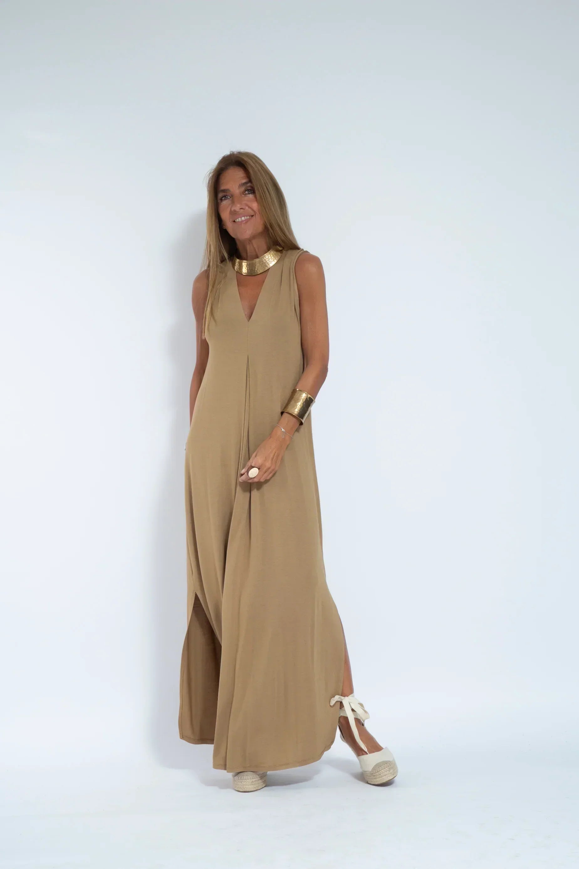 Completo da donna Ayania: elegante abito e gilet in cotone con vestibilità aderente ed effetto tubino