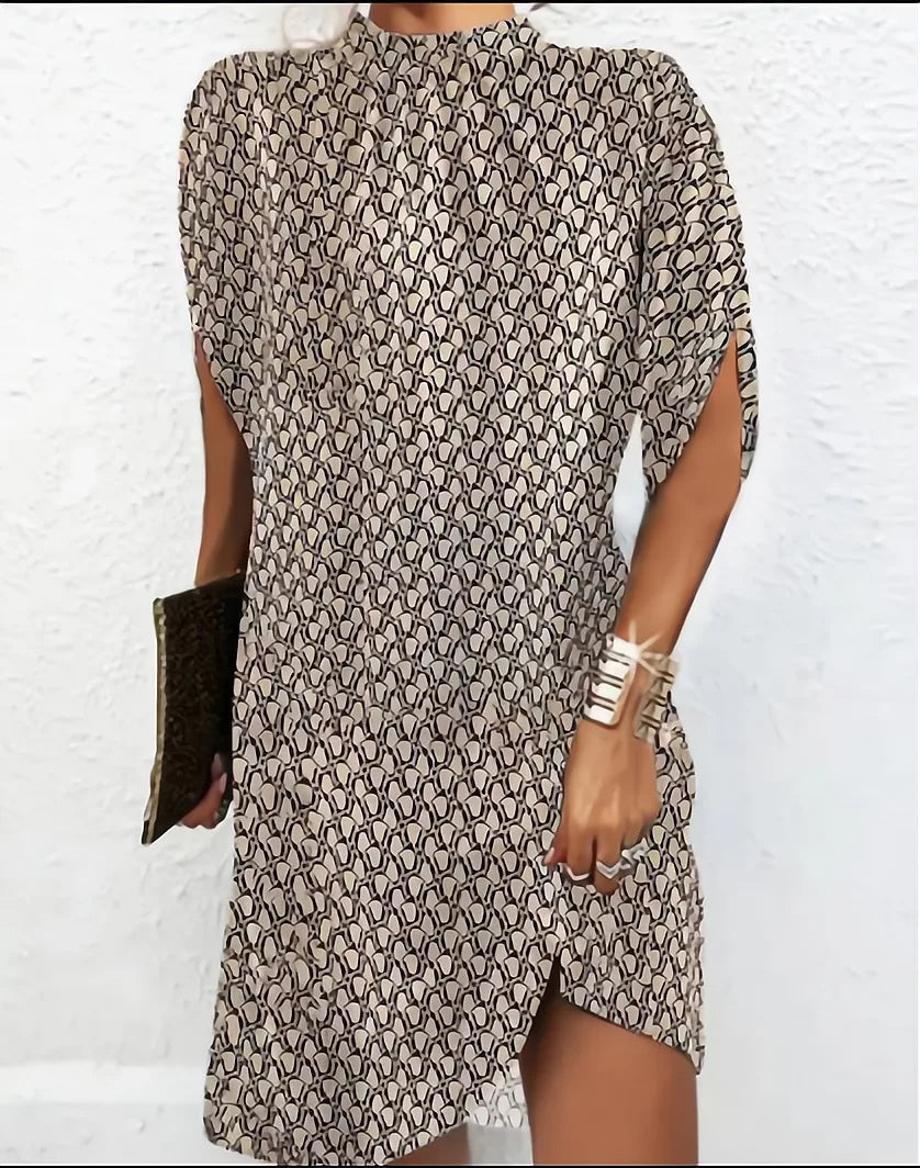 Abito estivo da donna Reagan - Abito corto con collo alto, motivo geometrico ed elegante spacco