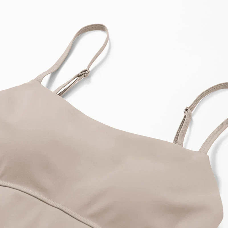 Abito sportivo da donna Vina: elegante abito sportivo in tessuto traspirante e vestibilità aderente