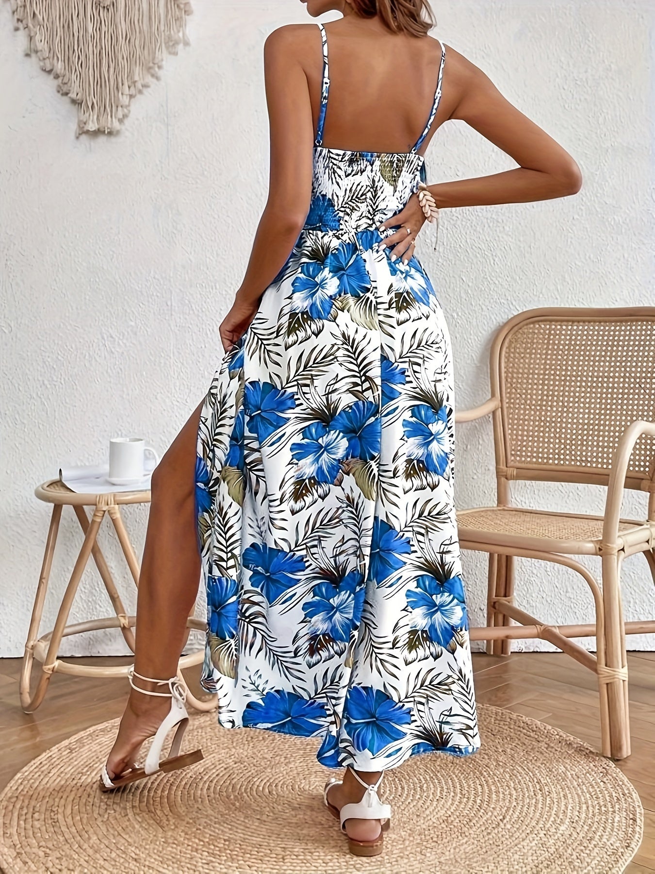 Abito estivo da donna Emily - Elegante abito floreale con spalline sottili e vestibilità fluida