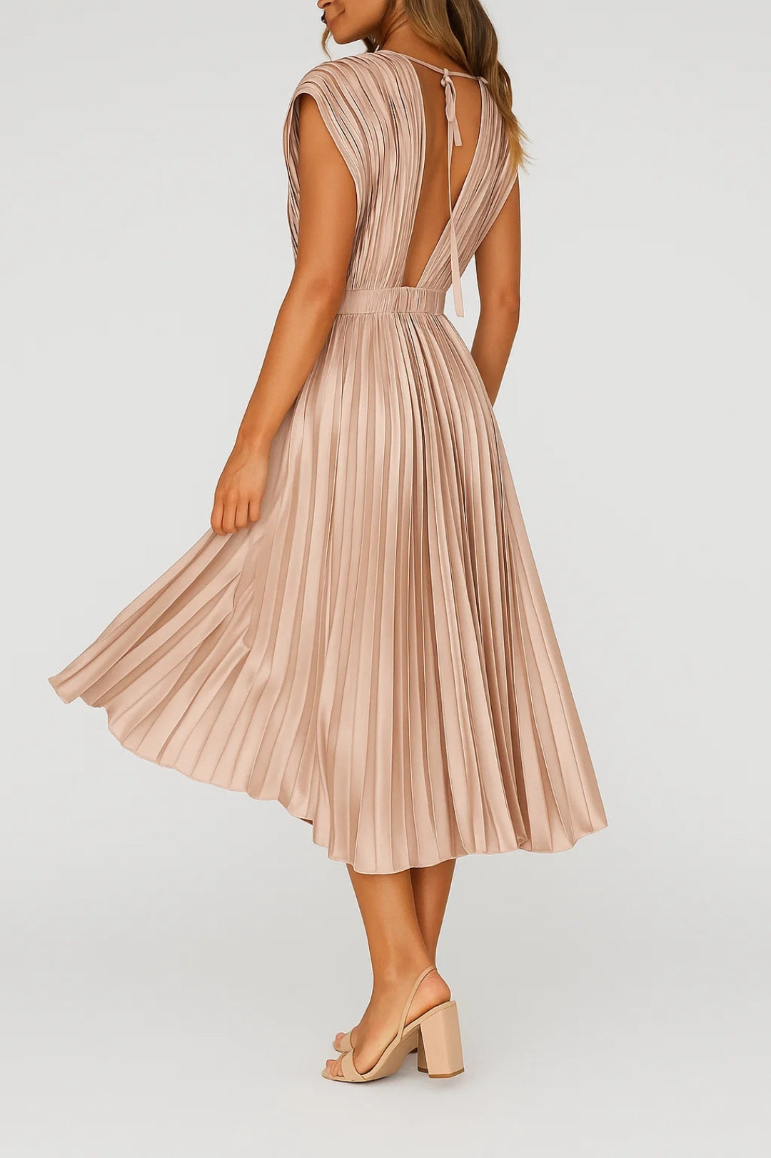 Abito da donna Xiomara – Elegante abito midi plissettato con scollo a V e vita stretta