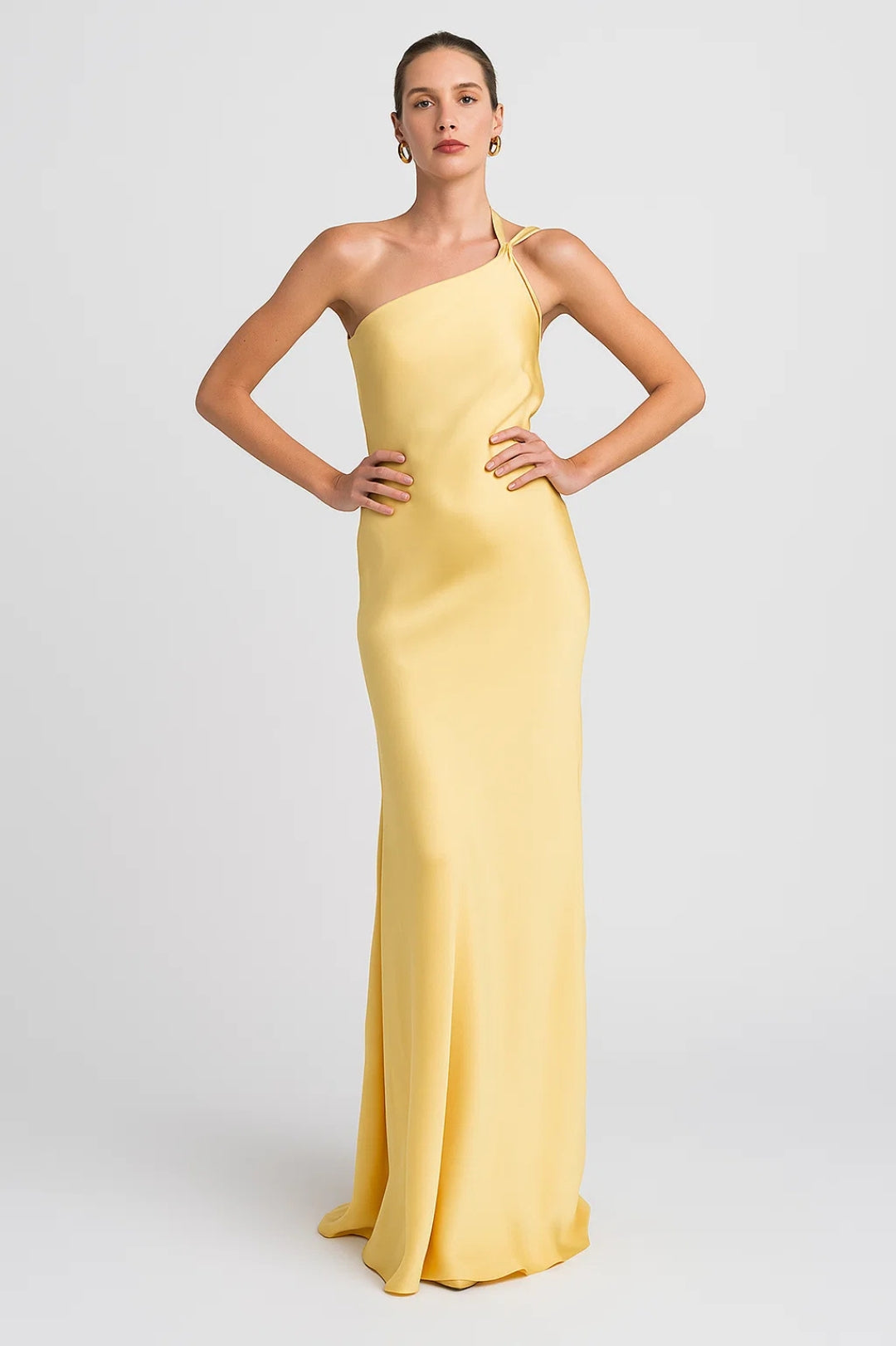 Abito da donna Florence - Elegante abito lungo asimmetrico in raso leggero giallo per l'estate