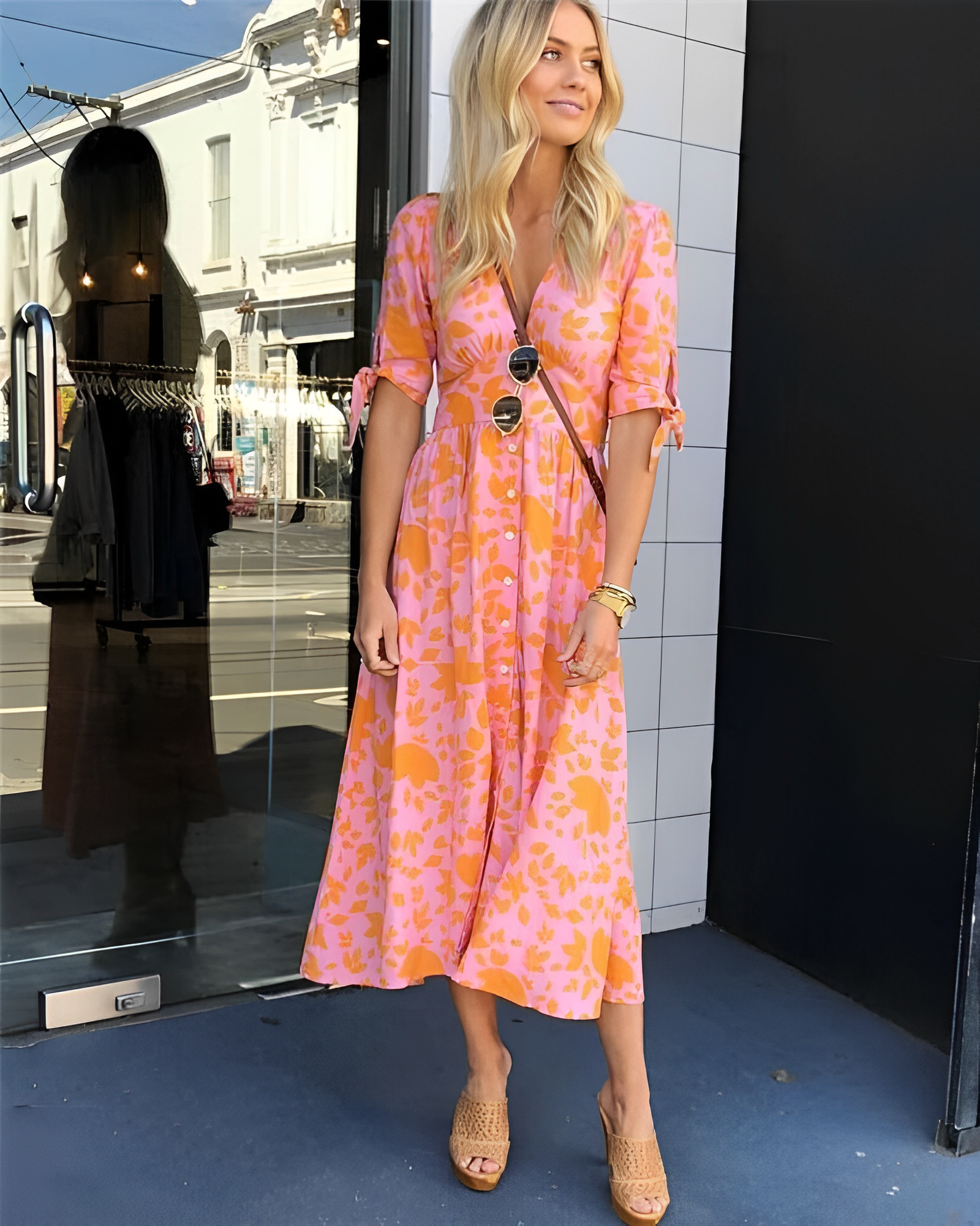 Gigi Robe Femme – Élégante Robe Orange en Tissu Luxe avec Coupe Flatteuse & Style Intemporel
