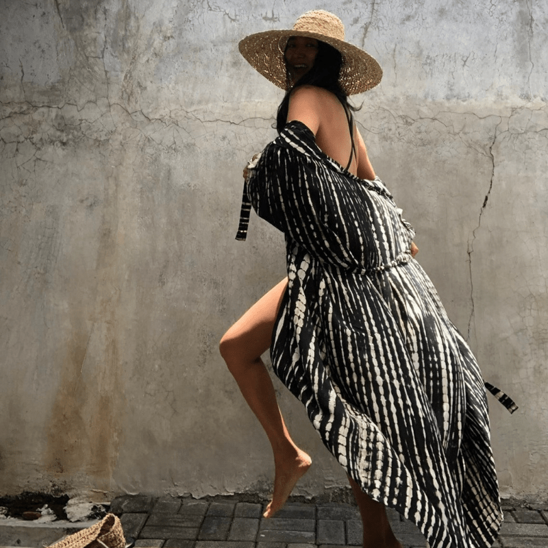 Brenna Robe Kimono Looksy – Imprimé Tie-Dye Bohème & Coupe Mi-Longue Fluide