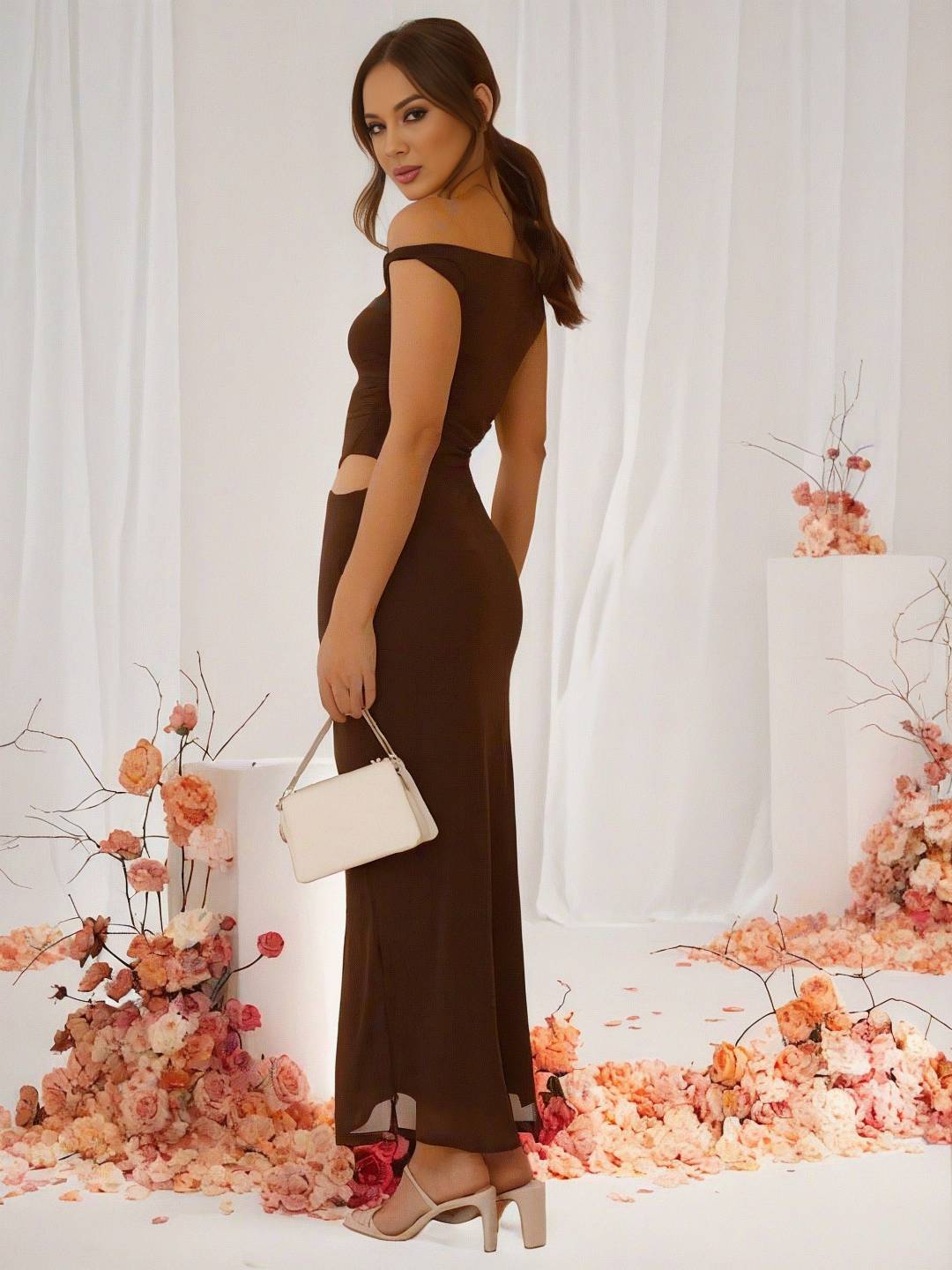 Abito da sera da donna Shaina - Elegante abito asimmetrico in tulle con ritagli e vestibilità fluida