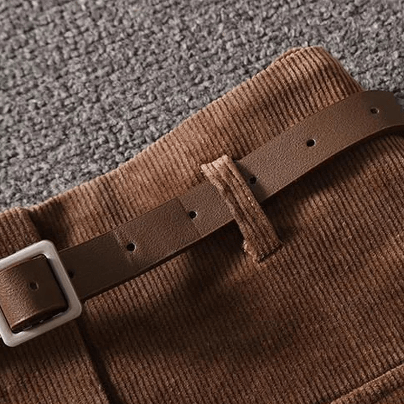 Minigonna in velluto a coste da donna Felicie: taglio a trapezio, vita sottile e pratiche tasche
