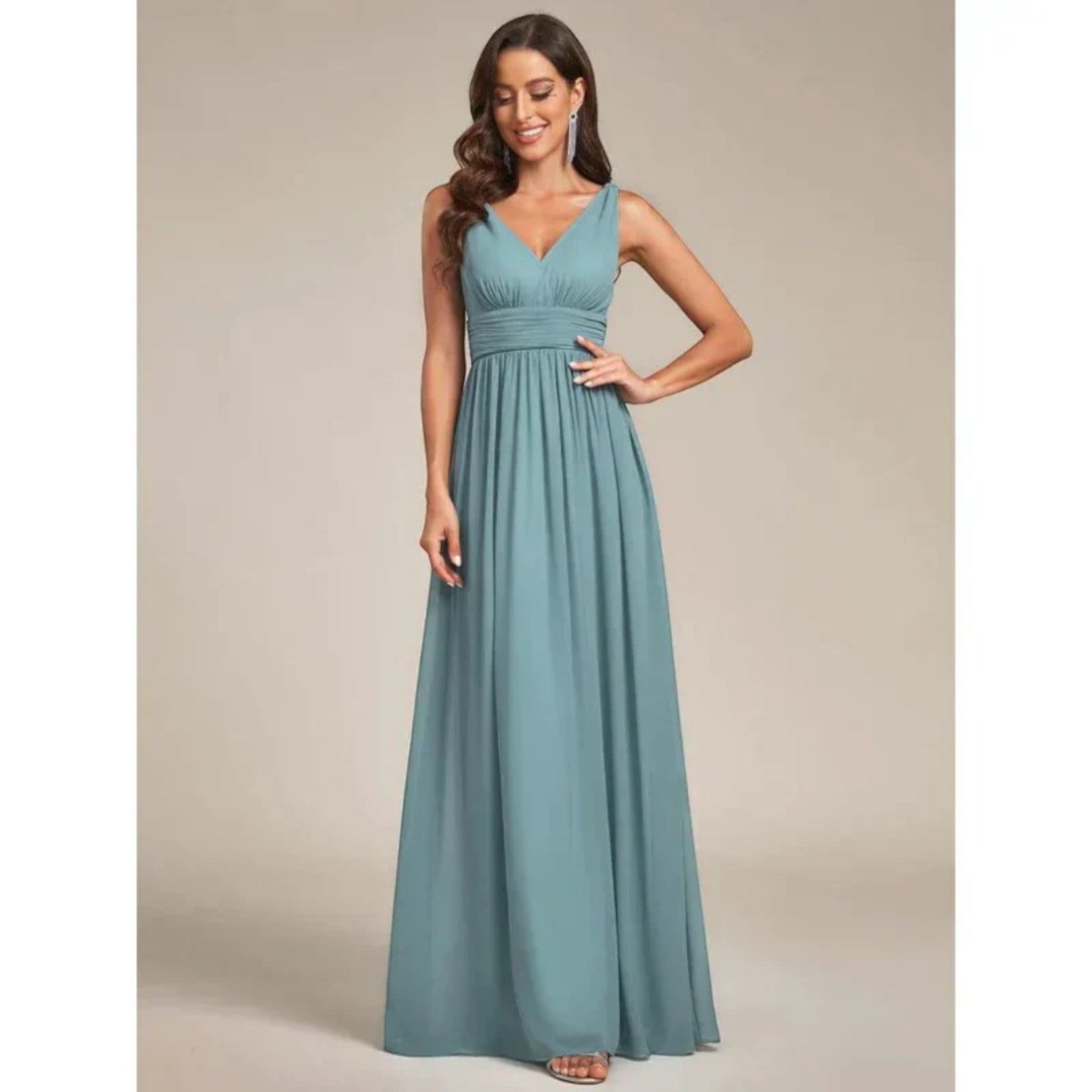 Abito elegante Gilda con scollo a V – Raffinatezza e femminilità in ogni occasione speciale