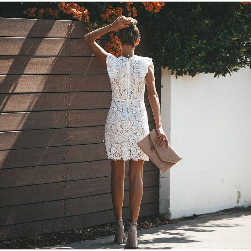 Collezione di abiti da donna Petra: eleganti abiti estivi con stampe uniche e vestibilità femminile
