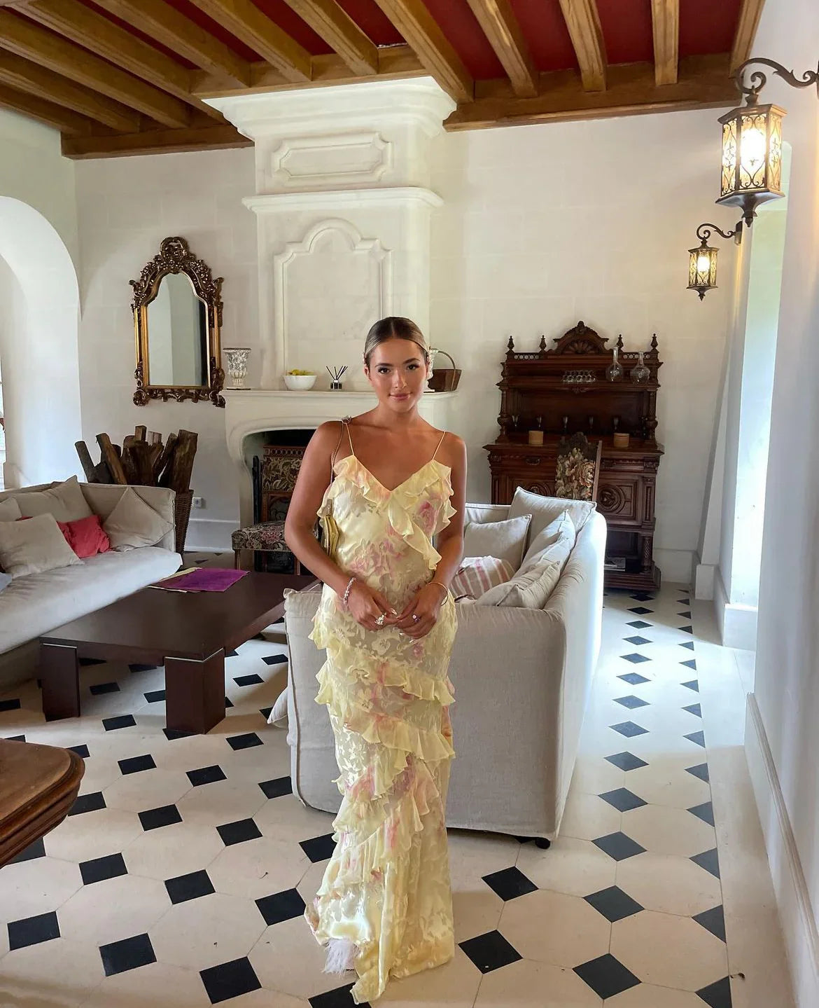 Abito lungo da donna Estella - Elegante abito con volant, schiena scoperta e vestibilità fluida
