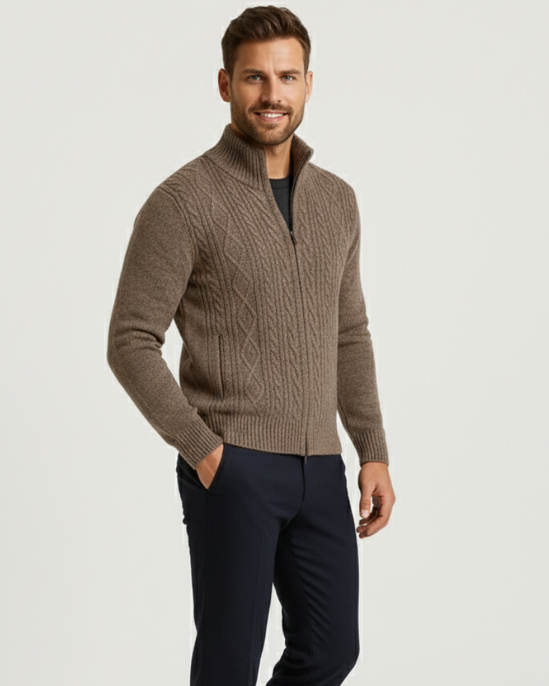 Pánska vesta Noah na zips – pletenina s vrkočovým vzorom, stojatý golier a zimná elegancia