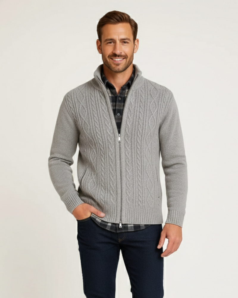 Pánska vesta Noah na zips – pletenina s vrkočovým vzorom, stojatý golier a zimná elegancia