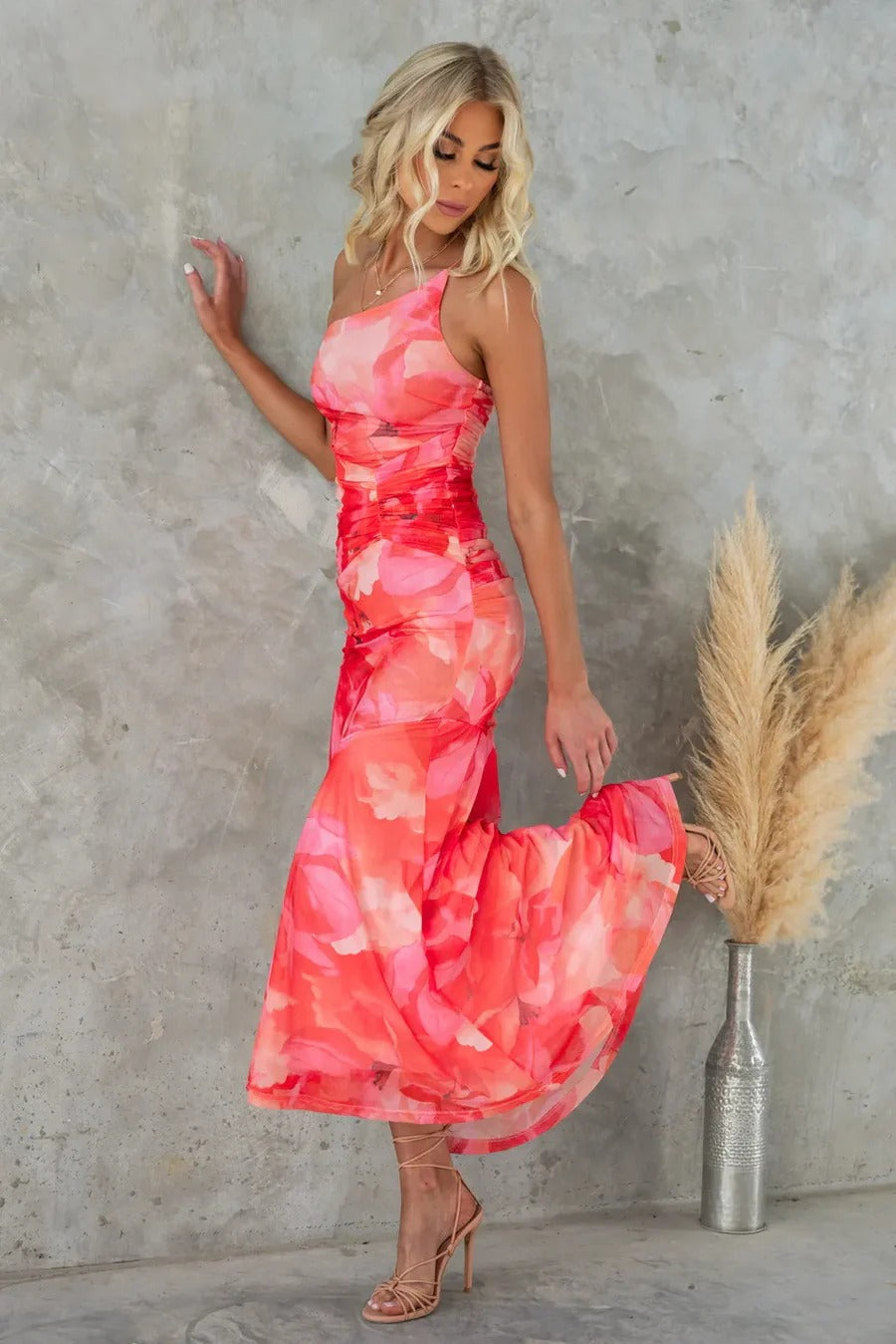 Avery Robe Longue Femme – Robe Asymétrique Fleurie à Une Épaule avec Fronces & Ourlet Fluide