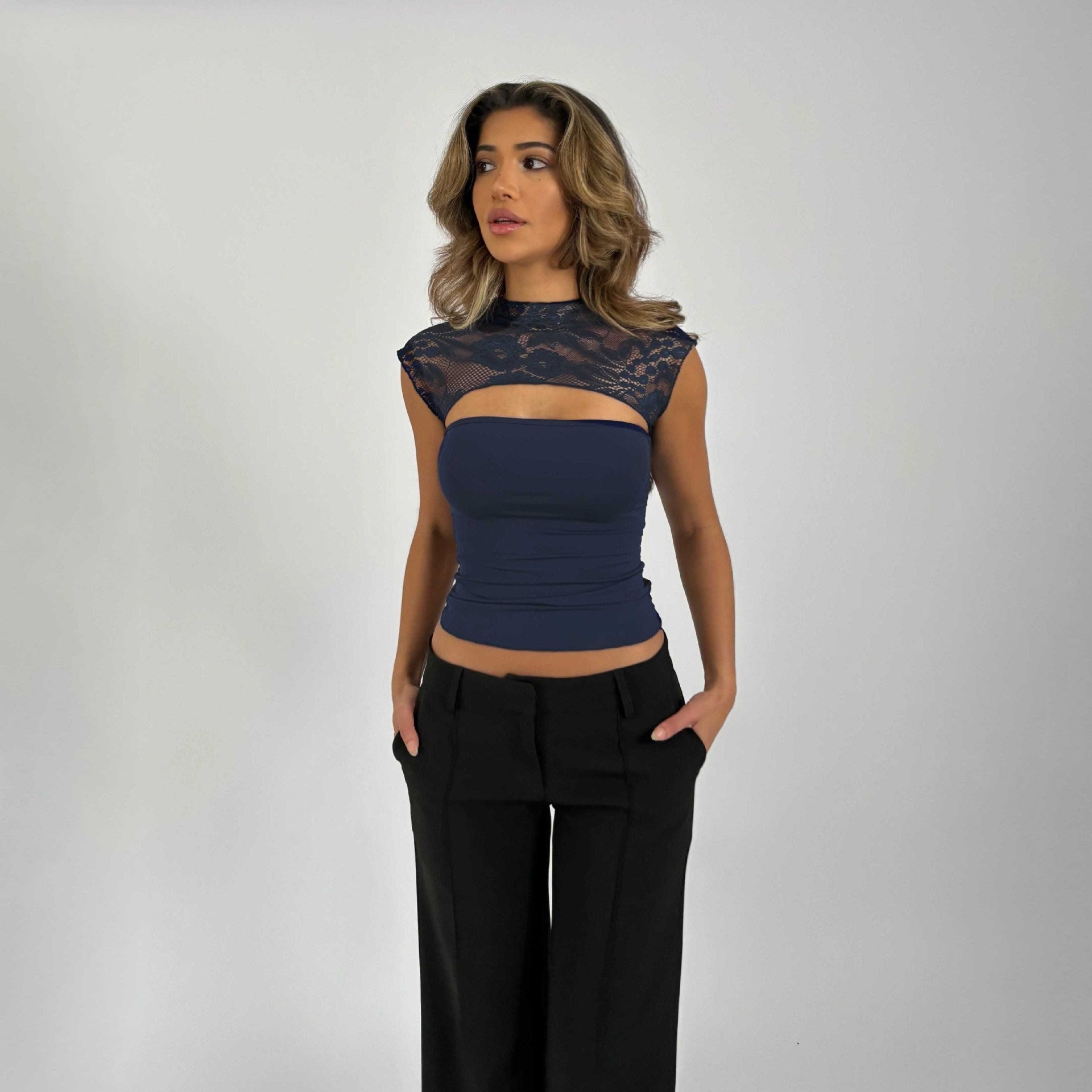 Camicetta da donna Hailey - Top aderente con dettagli in pizzo e maniche corte per un look estivo