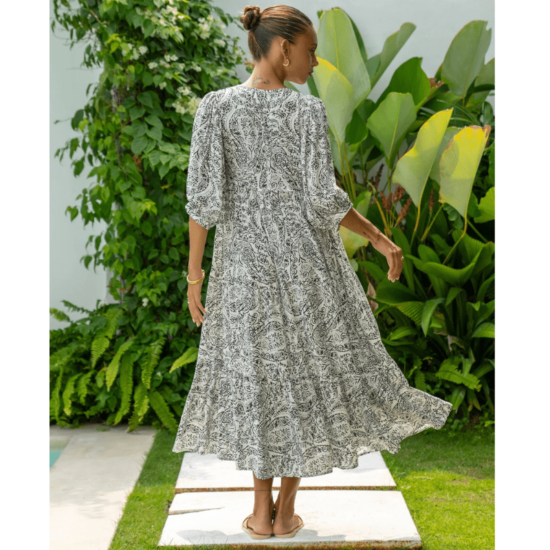 Abito lungo Rosina Looksy – Stampa bohémien astratta e vestibilità fluida a strati