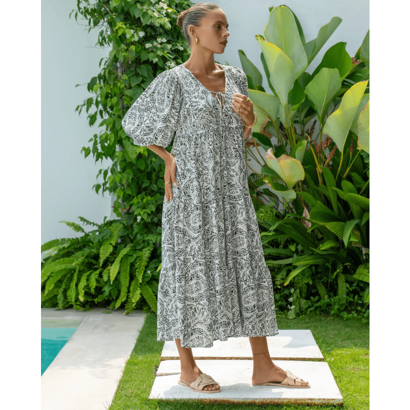Abito lungo Rosina Looksy – Stampa bohémien astratta e vestibilità fluida a strati