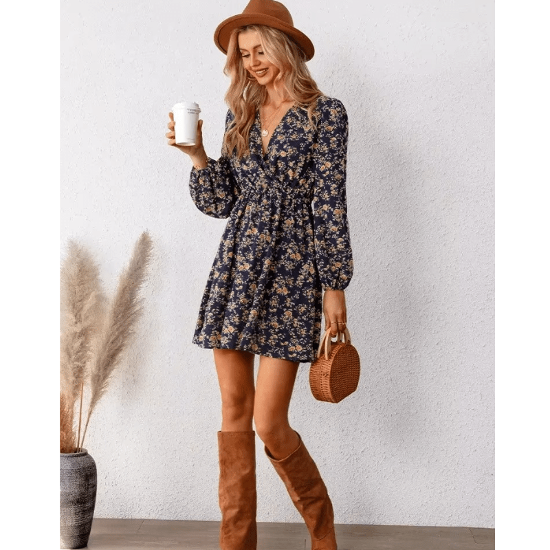 Mini abito da donna Selina – Stampa floreale romantica con scollo a V e vestibilità aderente e fluida
