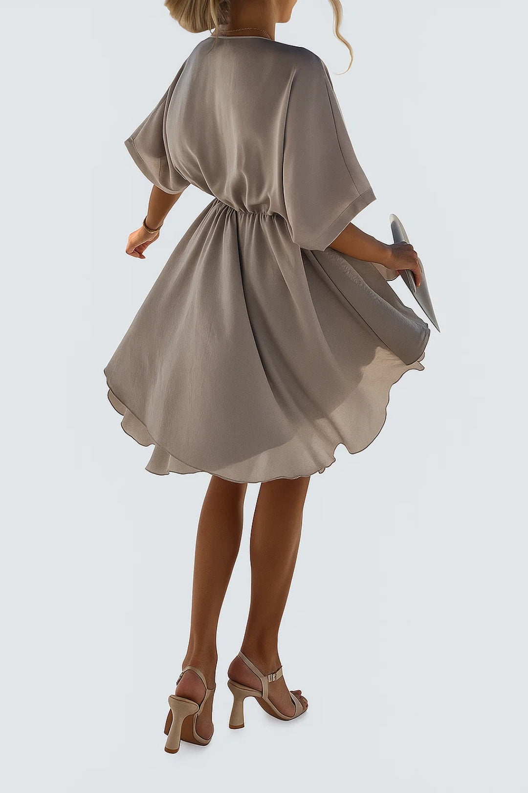 Abito corto in chiffon Aleena – Elegante abito con scollo a V, fiocco e design leggero