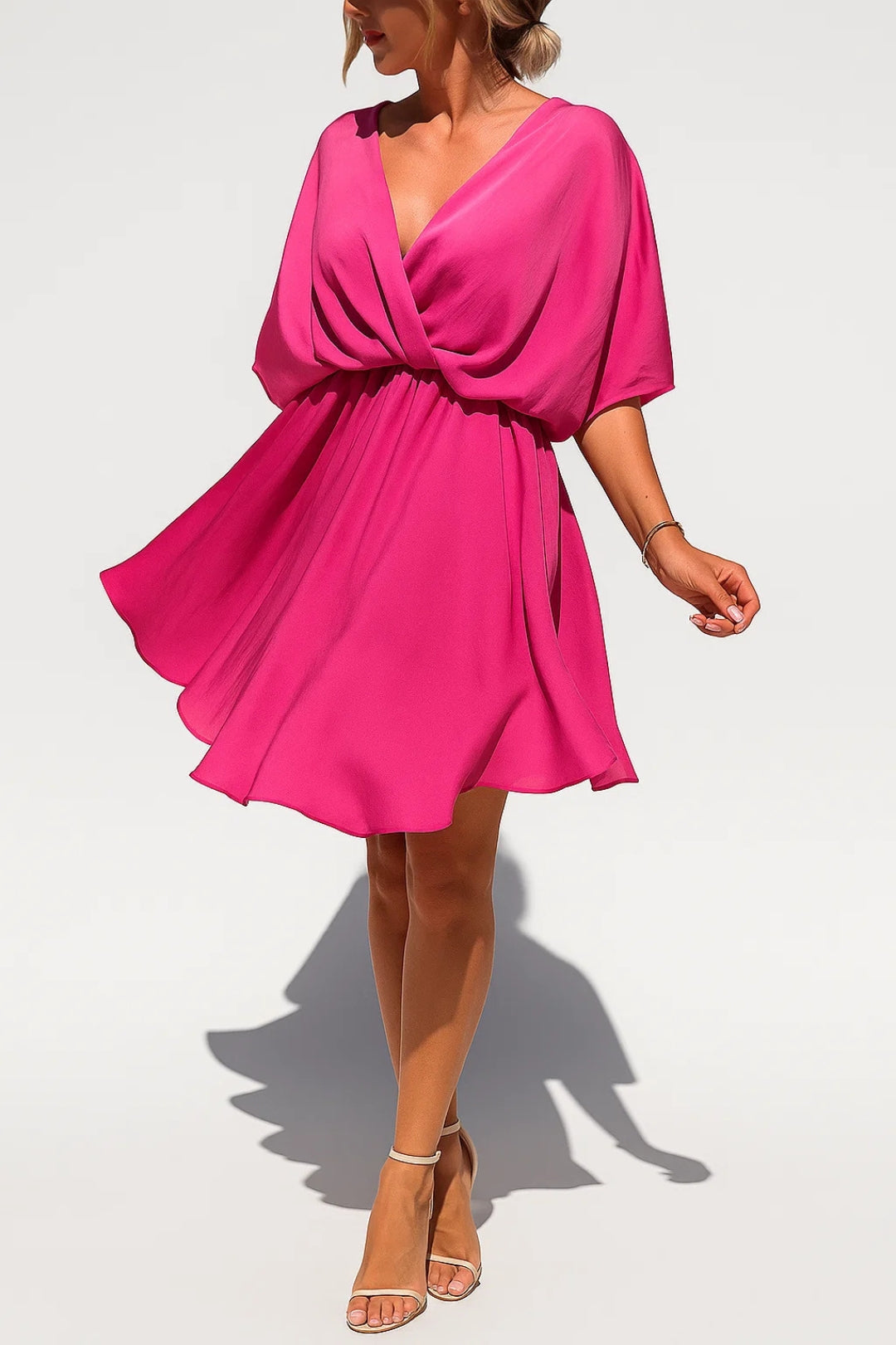 Abito corto in chiffon Aleena – Elegante abito con scollo a V, fiocco e design leggero