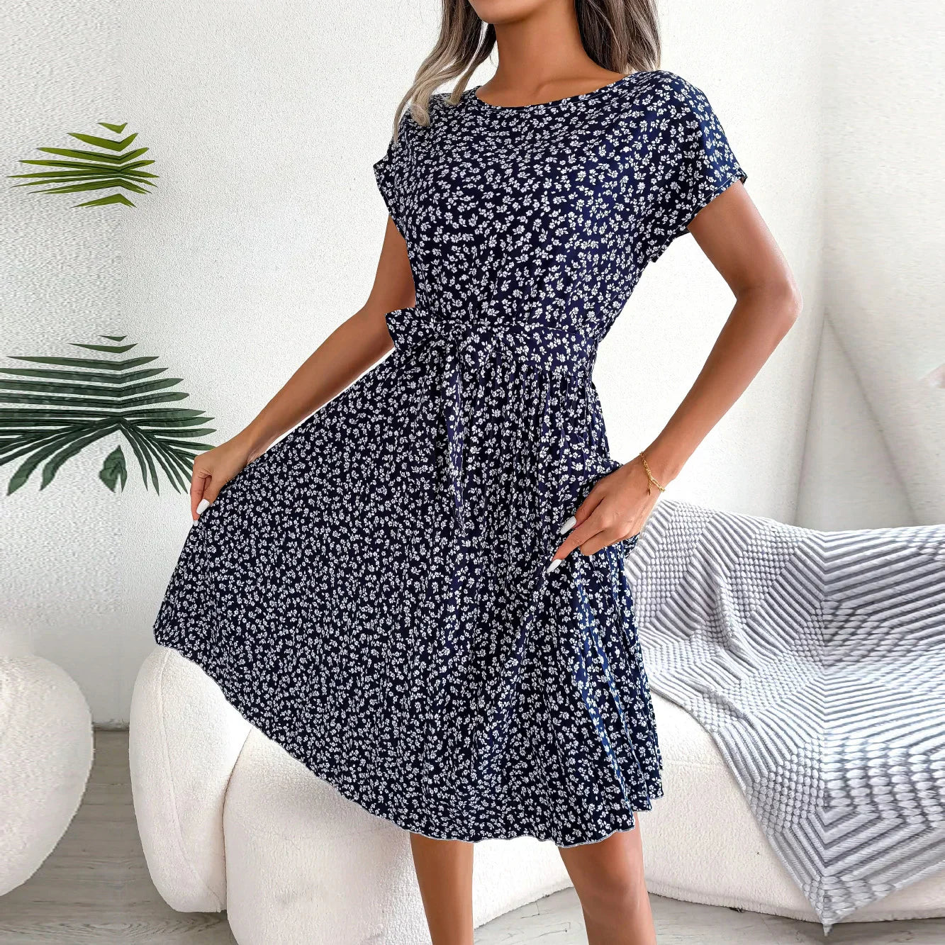 Abito estivo da donna Julia – Abito leggero a fiori con vestibilità ampia e scollo a barchetta