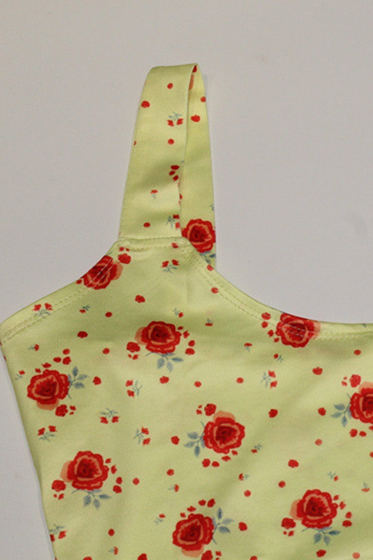Abito estivo da donna Clara - Abito canotta con stampa floreale gialla e scollo rotondo per le giornate calde