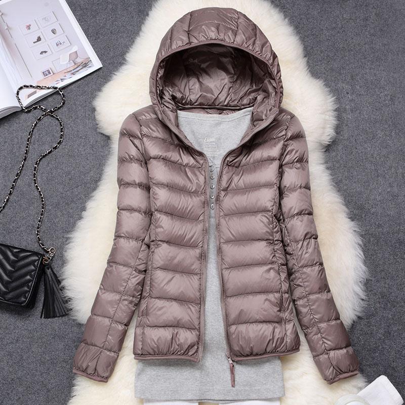 Giacca da donna Nora – Giacca impermeabile ultraleggera con cappuccio staccabile ed eleganti pieghe