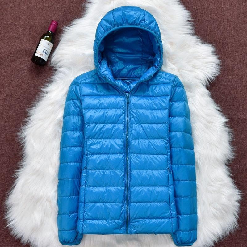 Giacca da donna Nora – Giacca impermeabile ultraleggera con cappuccio staccabile ed eleganti pieghe