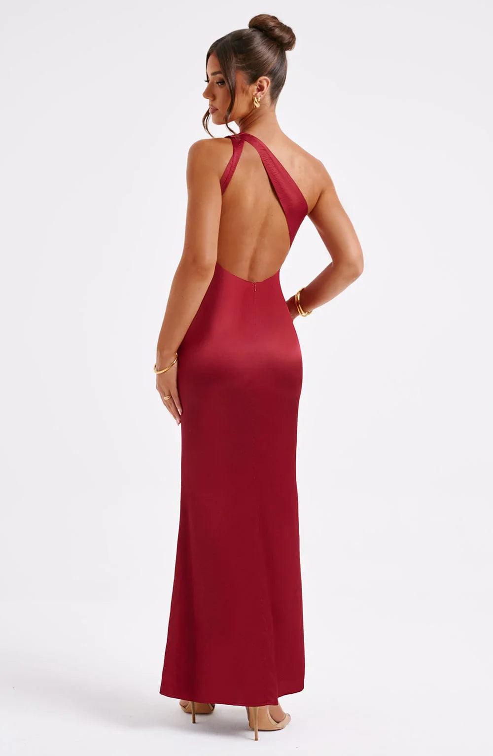Abito lungo in raso da donna Clara: eleganza asimmetrica, aderente e minimalista