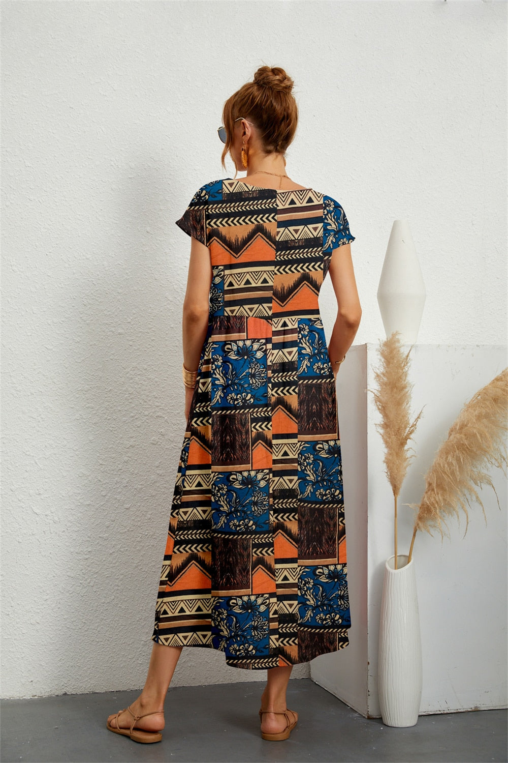 Abito midi da donna Henrielle: elegante stampa floreale, maniche corte e vestibilità comoda