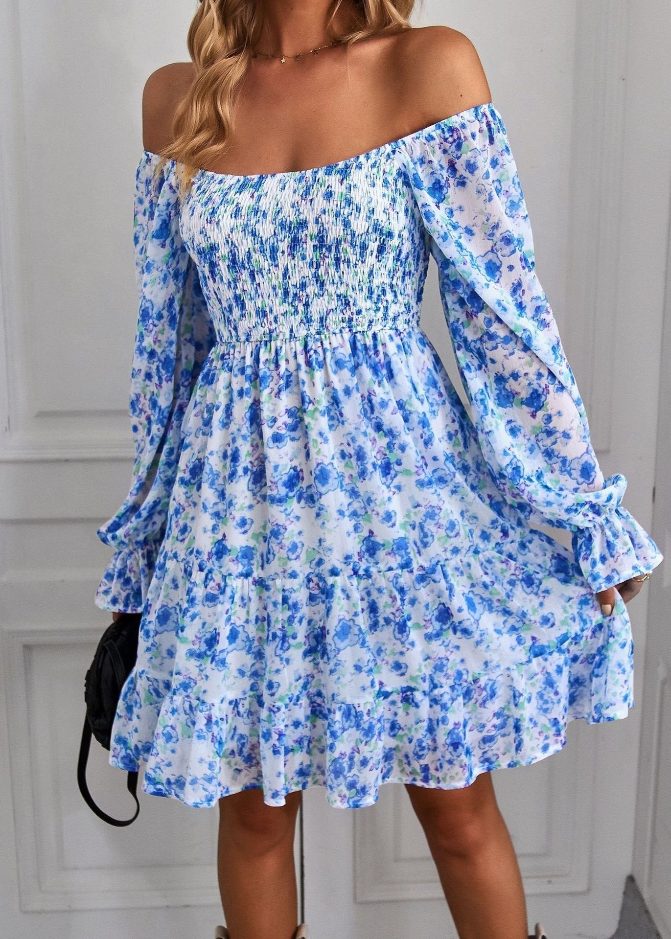 Aria Robe Midi Femme – Robe Fleurie avec Volants, Encolure en U & Coupe Cintrée Estivale
