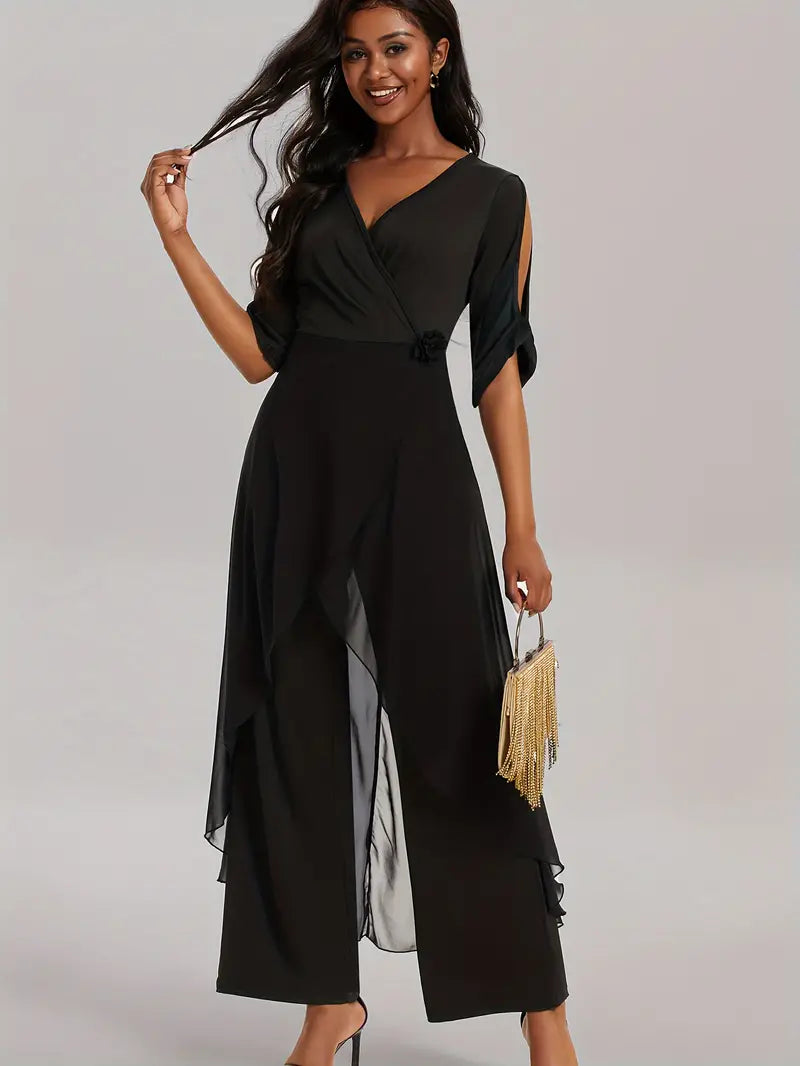 Tuta da donna Callie - Elegante tuta con orlo asimmetrico e scollo a V