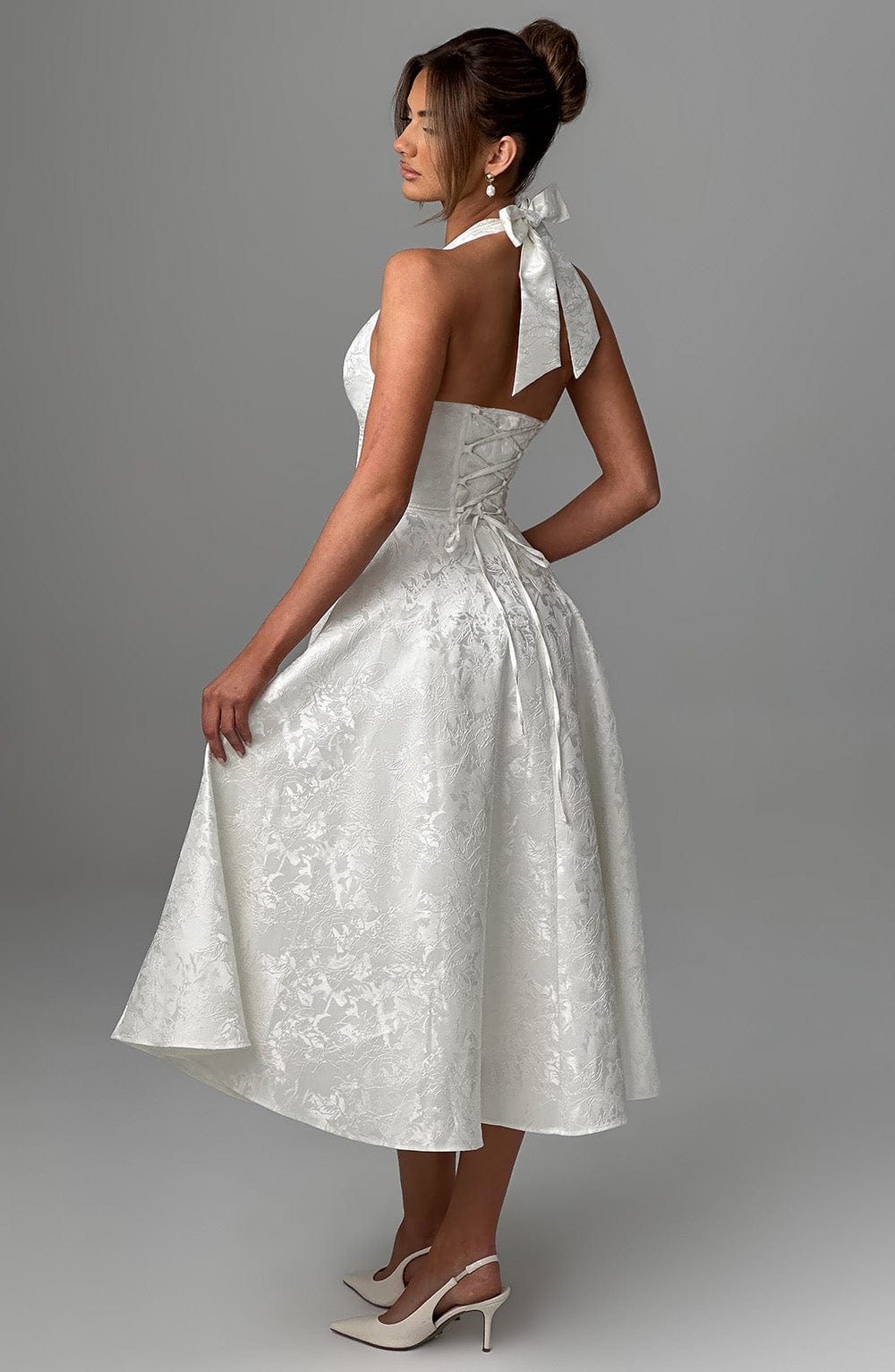 Abito midi da donna Iris – Abito senza schienale in jacquard floreale con corpetto aderente e gonna svasata