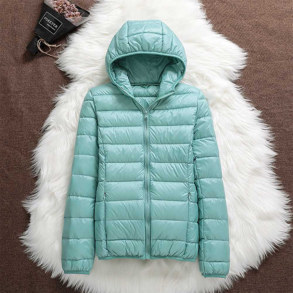 Giacca da donna Nora – Giacca impermeabile ultraleggera con cappuccio staccabile ed eleganti pieghe
