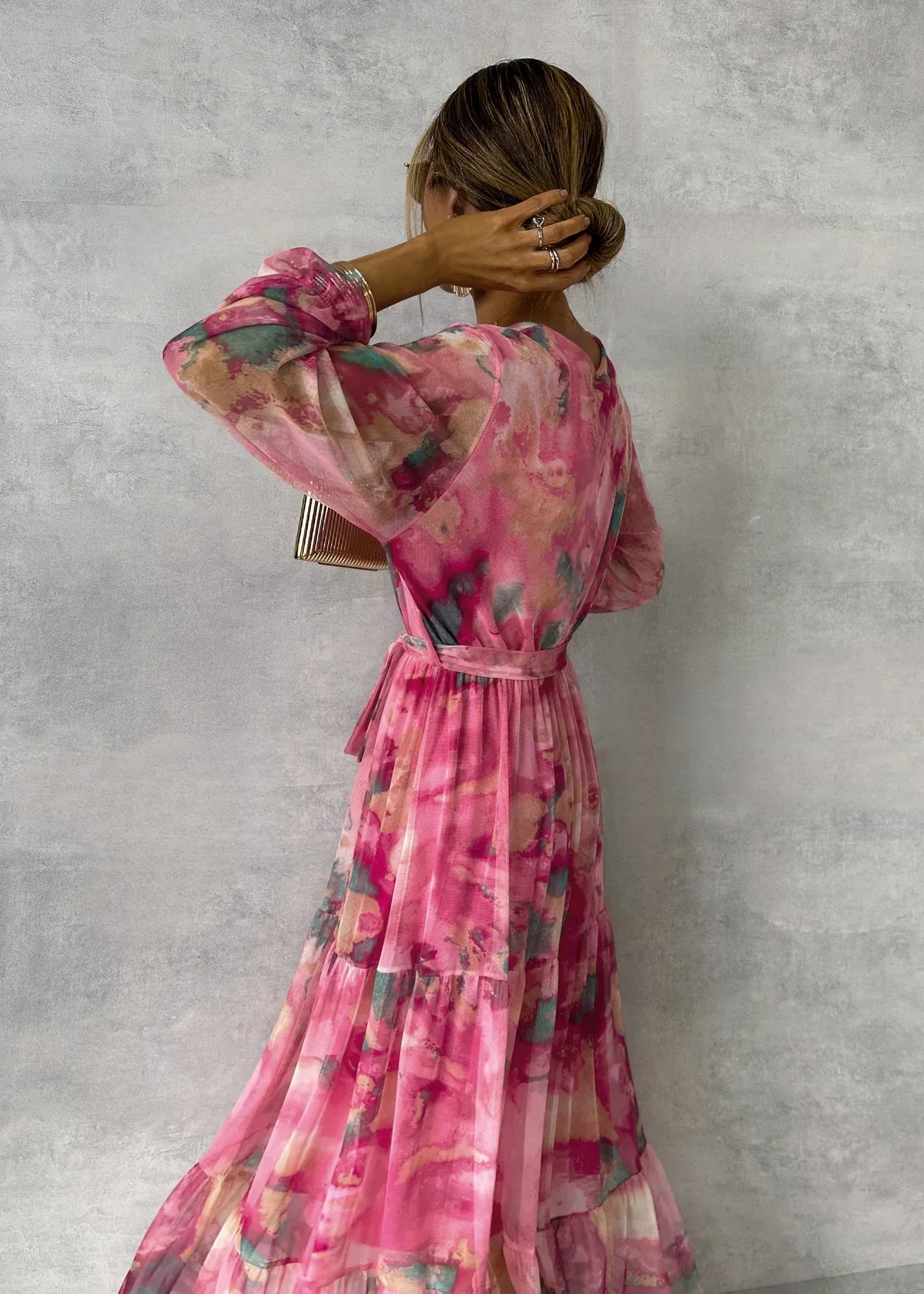 Abito lungo da donna Kate - Elegante abito floreale rosa con maniche lunghe e vestibilità fluida