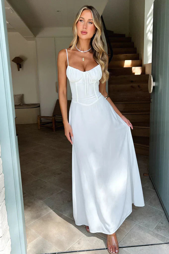 Abito lungo da donna Mika - Elegante abito lungo in pizzo con allacciatura sulla schiena e taglio a trapezio