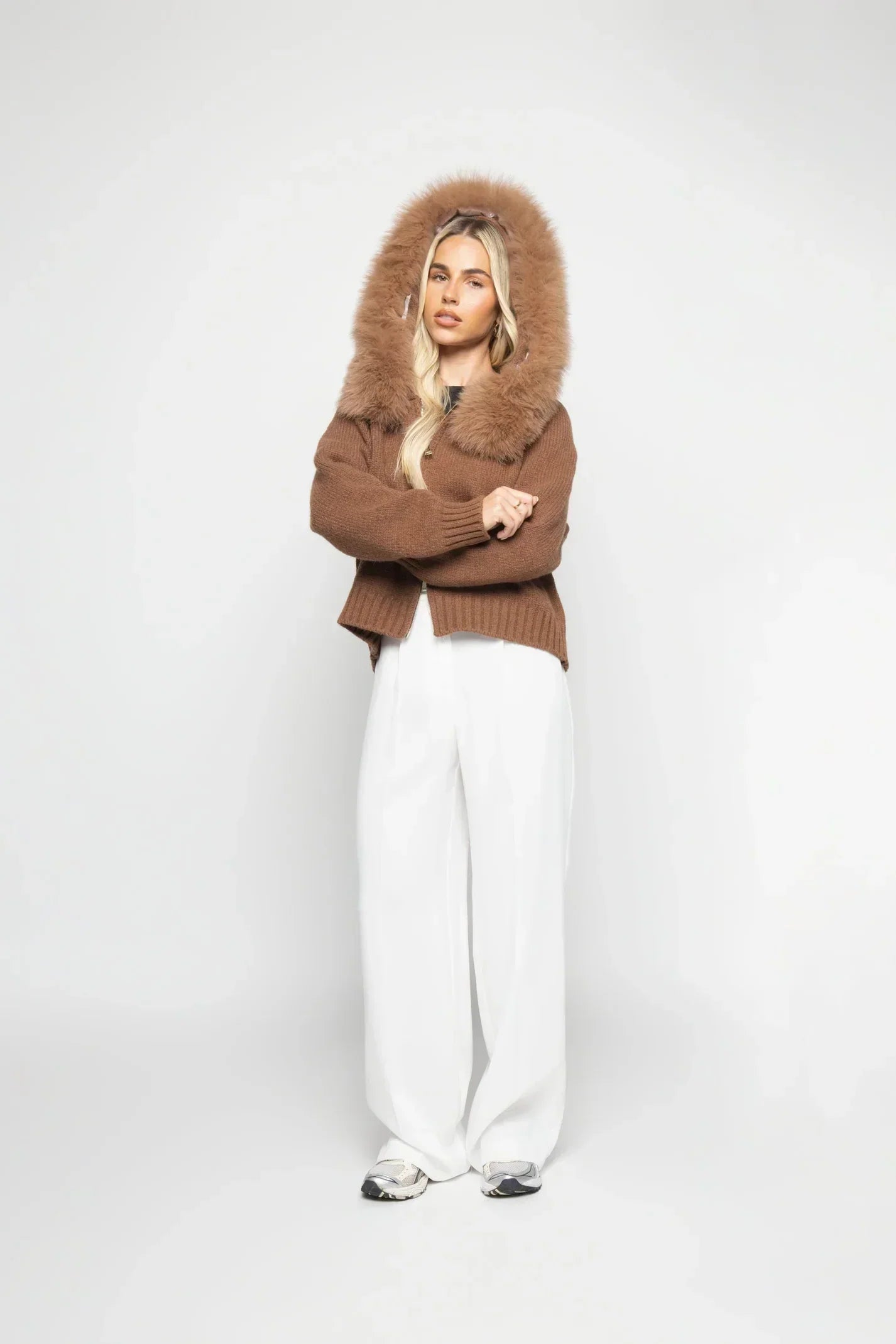Giacca da donna Janelle – Elegante giacca in lana con cappuccio foderato in pelliccia