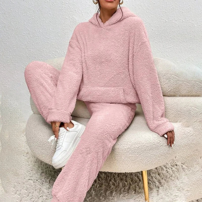 Sloane Ensemble Femme – Pyjama en Polaire Douce avec Capuche & Pantalon Ample pour l’Hiver