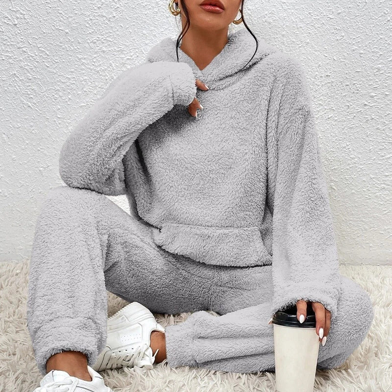 Sloane Ensemble Femme – Pyjama en Polaire Douce avec Capuche & Pantalon Ample pour l’Hiver