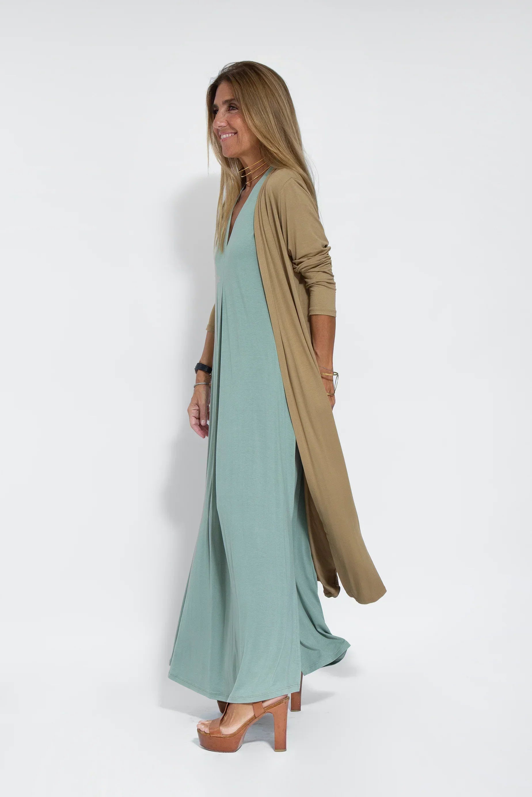 Completo da donna Ayania: elegante abito e gilet in cotone con vestibilità aderente ed effetto tubino