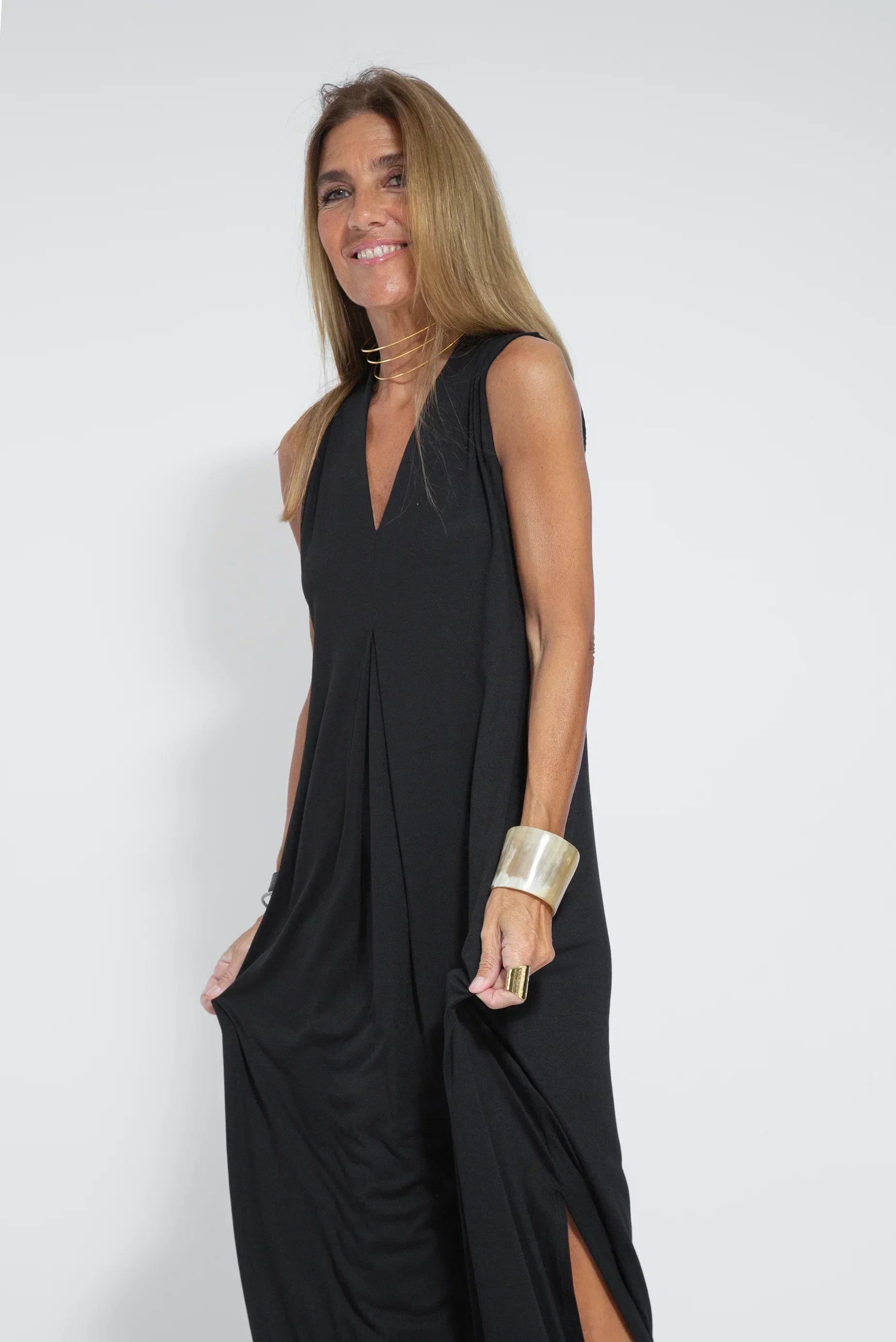 Completo da donna Ayania: elegante abito e gilet in cotone con vestibilità aderente ed effetto tubino