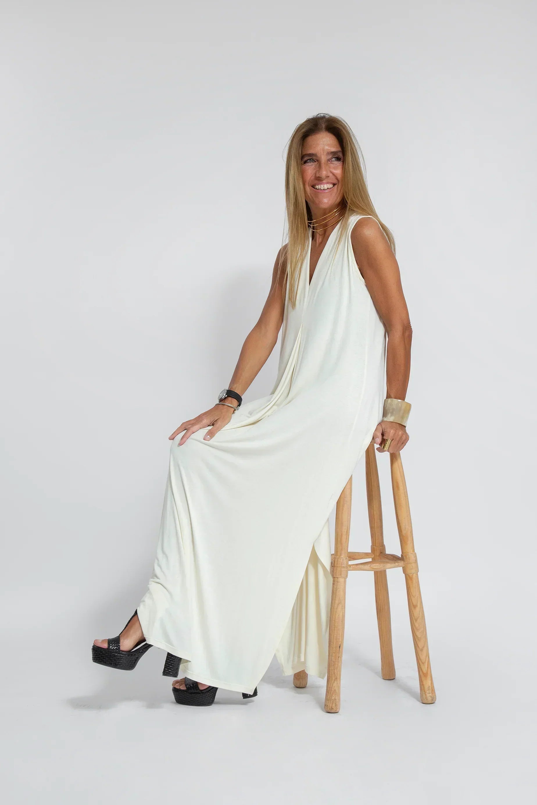 Completo da donna Ayania: elegante abito e gilet in cotone con vestibilità aderente ed effetto tubino