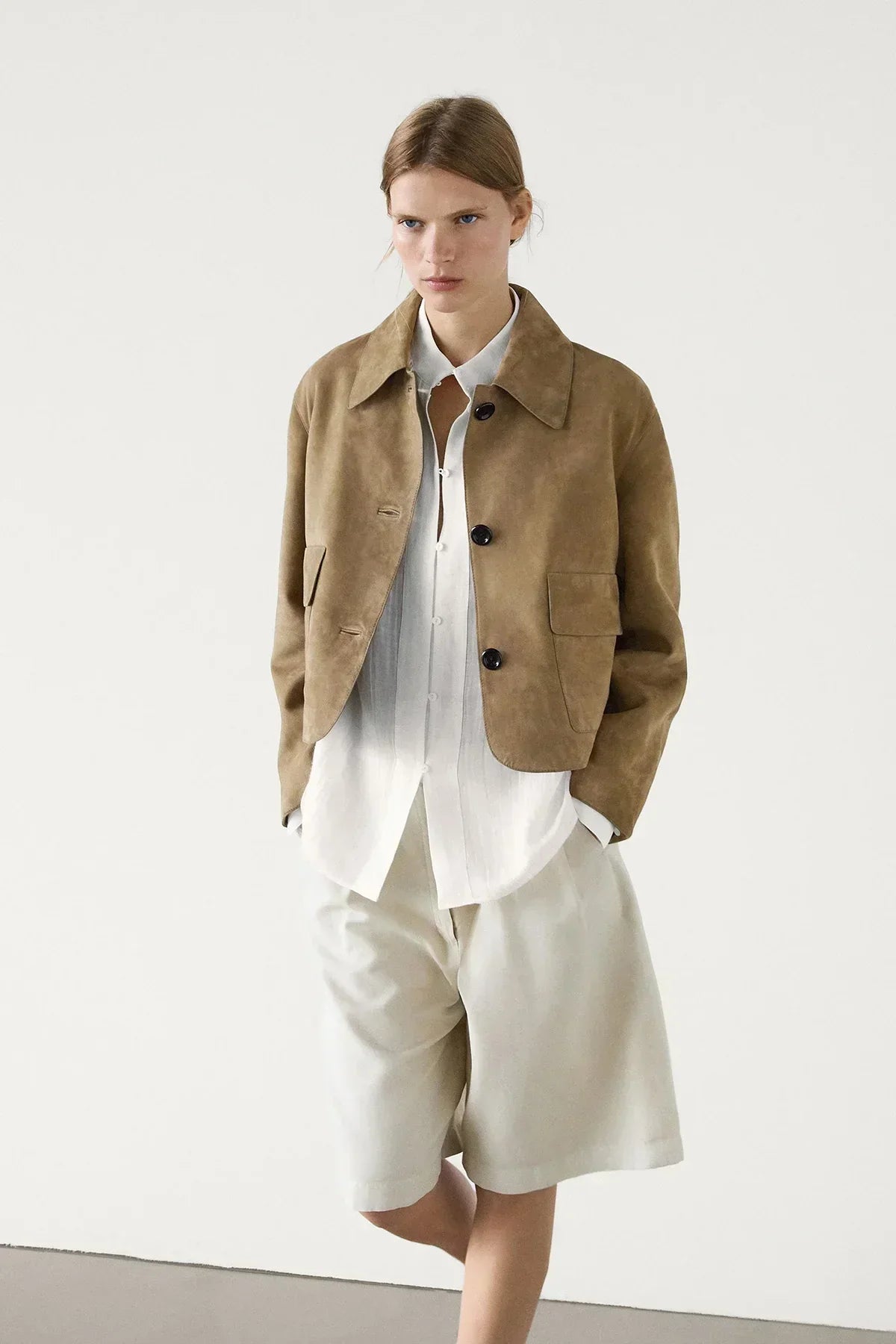 Giacca da donna Laurel - Corta in pelle scamosciata beige, elegante, minimalista e urbana