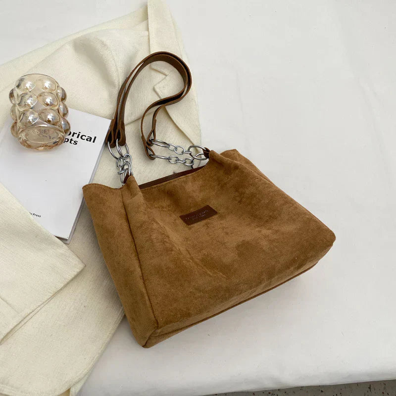 Borsa da donna Freyja: borsa casual ed elegante in pelle scamosciata con design moderno