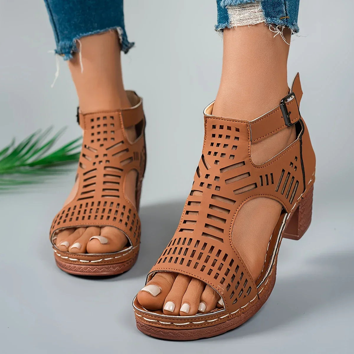 Sandali da donna Magnolia - Tacchi ariosi con ritagli moderni e design elegante