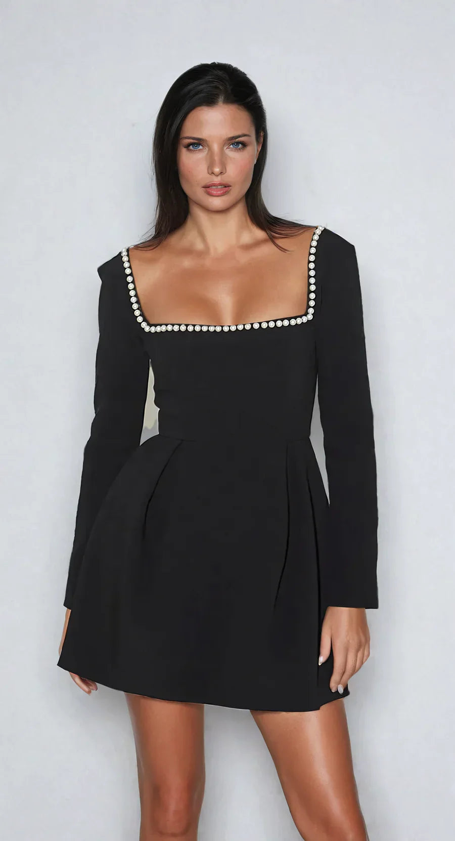 Valérie Robe Courte à Perles – Élégante Robe de Cocktail avec Détails de Perles Luxueux et Coupe Flatteuse