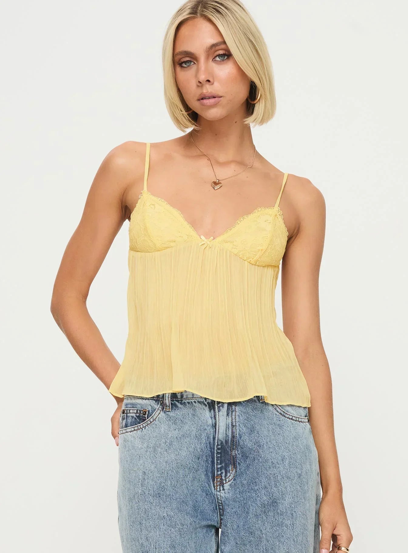 Top da donna Hedwig – Top leggero in pizzo con spalline regolabili e dettagli eleganti