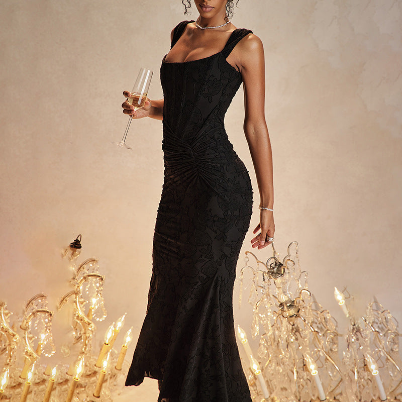Abito lungo elegante Denisse: taglio lusinghiero e tessuto lussuoso per un look femminile raffinato
