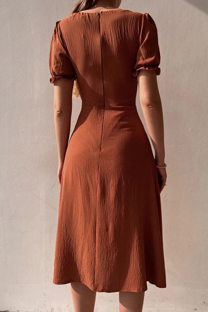 Abito midi da donna Meryl - Abito svasato con scollo a V, fibbia decorativa e maniche corte